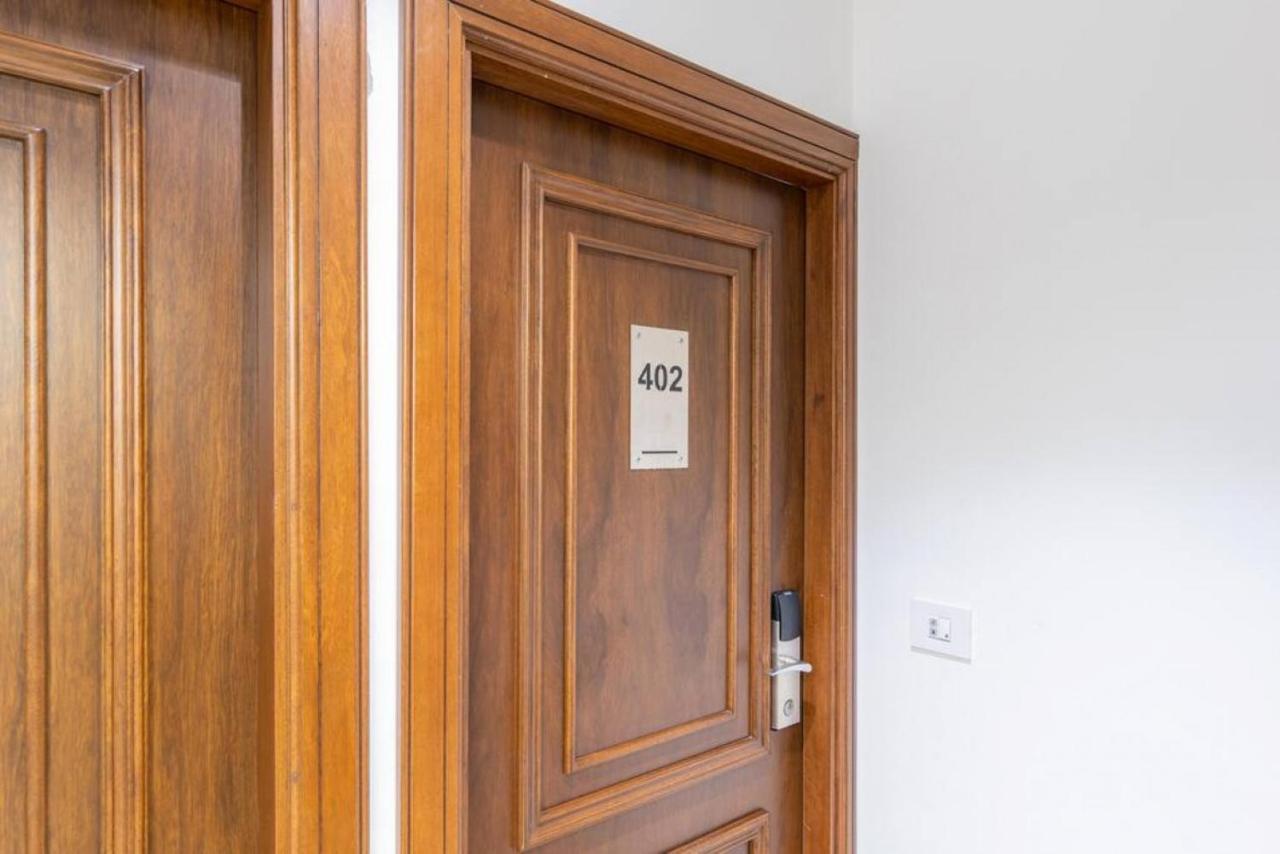 Madam Zakias 402 In Mar Mikhael Apartment Beirut